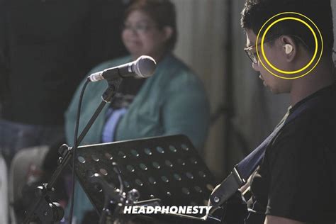 Why Do Singers Wear Earpieces When Performing Headphonesty