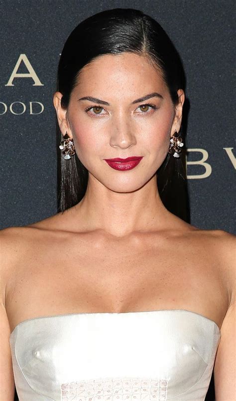 Check spelling or type a new query. 10 Stunning Long Hairstyles For Round Faces