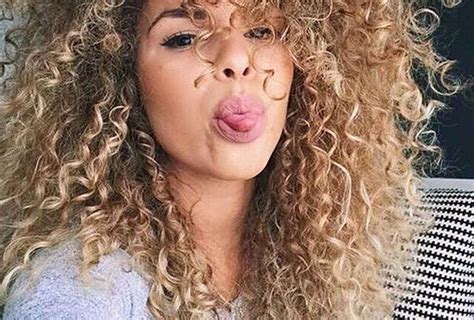 This New Instagram Trend Is All About Flaunting Your Curls Brit Co