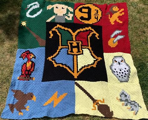 Free Pattern Harry Potter Hogwarts Crest Crochet Baby Blanket Wayward