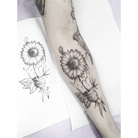 Lâmpada Girassol Tatuagem Tattoo Cover Up Thigh Tattoo Word Tattoos Tatoos Sunflower Tattoo