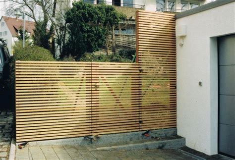 Als sichtschutz, zur abtrennung eines beetes oder einfach als dekoratives element im garten: Bildergebnis für holzzaun selber bauen | Gartentor holz ...
