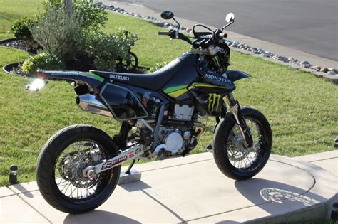 • zeta armor bend hand guards (blue) • zeta xc protrector hand guards (black) with smoked turn signals and custom graphics • zeta triple tree hand guard mounts • pro. 2006 Suzuki DR-Z 400 SM - Moto.ZombDrive.COM
