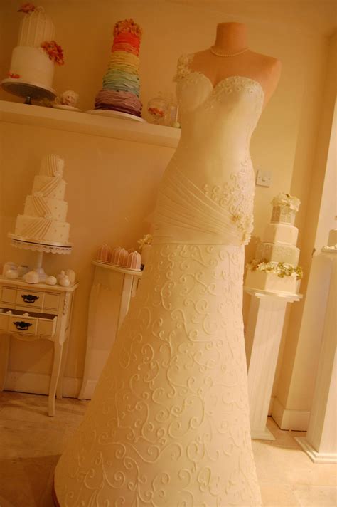 Wedding Cake Shaped Like Life Size Gown Wows At British