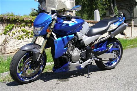 The overall ride is pleasant though and the honda cb900f hornet makes an ideal commuter, or a curiously overpowering novice motorcycle. Honda Hornet 900 | Motorkáři.cz
