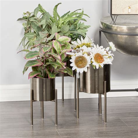 These metal planters are great additions to gardens, patios, and indoor spaces with a modern. DecMode Contemporary Style Large Round Indoor/Outdoor ...