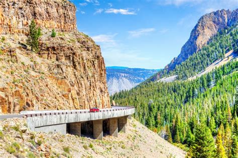 11 Best Things To Do In Yellowstone Wyoming