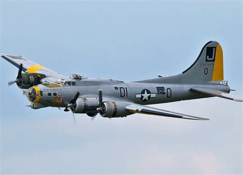 Boeing B 17 Flying Fortress Liberty Belle J 297849 N390th Usaaf Sn 44
