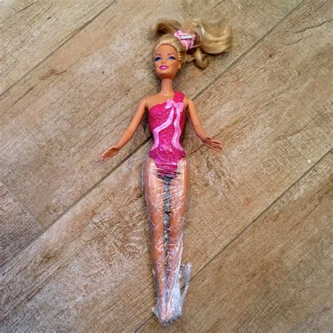 Den kuchen in der form auskühlen lassen und dann vorsichtig stürzen. Eine Barbie-Torte für das Geburtstagskind - Herz und Liebe ...