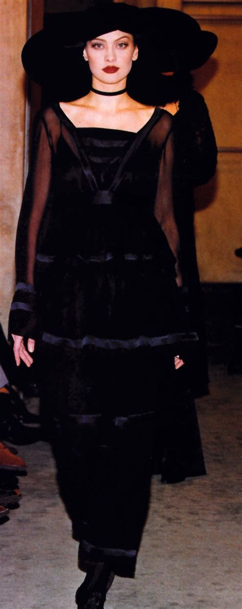 Periodicult 1990 1999 Fashion Velvet Fashion Norma Kamali