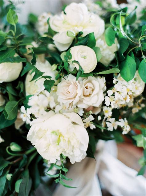 Natural Airy Wedding With A Timeless Design Airy Weddings Floral