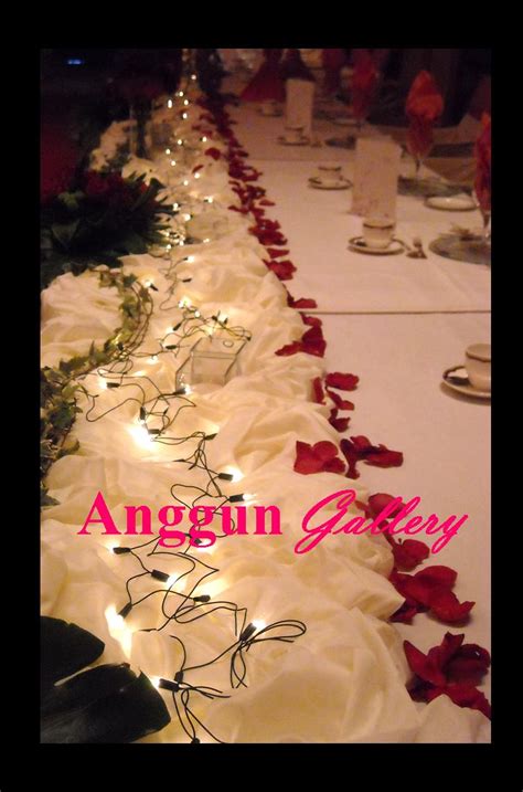 Bunga hiasan penting juga untuk menceriakan ruang dalaman rumah. ANGGUN GALLERY: Hiasan Bunga Di Meja Makan Beradap