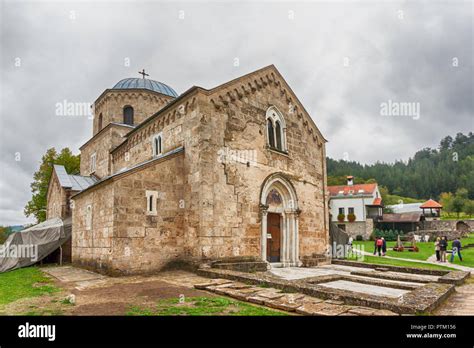 Léglise Dans Le Monastère Orthodoxe Gradac En Serbie Le Monastère De