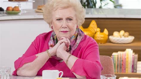This Morning Agony Aunt Denise Robertson Has Pancreatic Cancer Bbc News