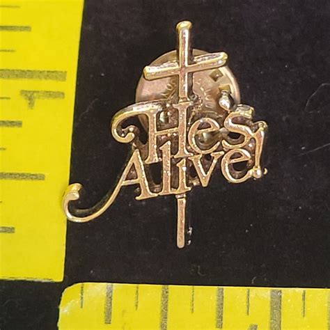 Hes Alive Cross Gold Tone Jesus Christ Resurrection Lapel Hat Vest Pin