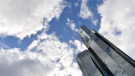 Aktuelle news zur bank aus der schweiz. Fusionspläne mit DWS und UBS: Deutsche Bank sondiert in ...