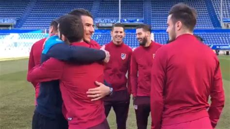 Theo hernández (theo bernard françois hernández, born 6 october 1997) is a french footballer who plays as a left back for italian club milan. Theo Hernandez welcomes his brother to Estadio ...