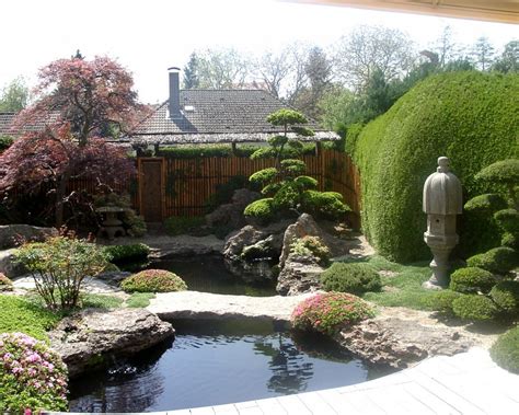 In dicht besiedelten ländern wie japan, wo freier raum ein kostbares gut ist, legt man traditionell viel wert auf die gartengestaltung. Japanischer Garten Anlegen & Gestalten | Japangarten ...