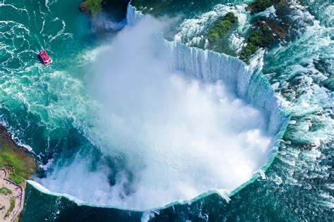 Las cataratas son muy comunes en las personas mayores. Paseo en Helicóptero sobre las Cataratas del Niágara ...