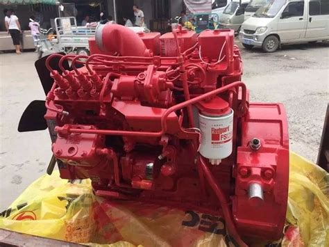 Cummings dieselmotoren har en boring på 4,21 inches og slagtilfælde 4,88 inches. Kleine 4 Zylinder-Dieselmotoren Dongfeng für LKWs ...