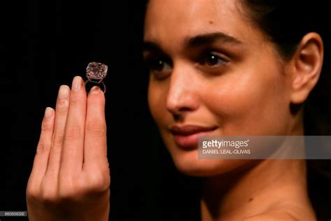 The Worlds Largest Known Fancy Intense Pink Diamond Photos And Premium