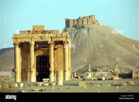 Templo De Baal Shamin Romano Y El Castillo árabe De Qalaat Ibn Maan En