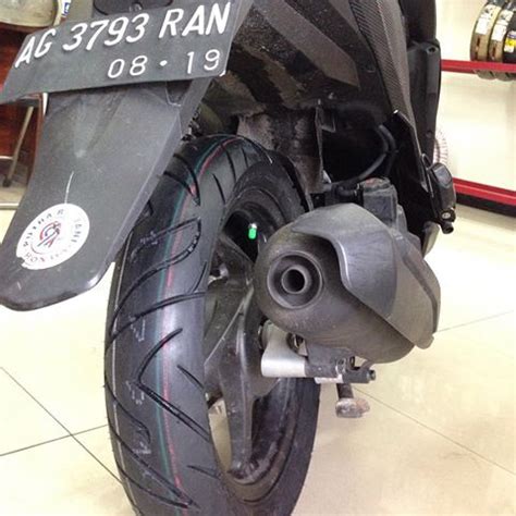 Kalau warna juga ada banyak mulai dari hitam, biru, putih, doff, hijau stabilo, merah , airbrush dan banyak lagi lainya. Ukuran Ban dan Velg Honda Vario 110, 125 dan 150 serta Rekomendasi Upgrade - BlogOtive