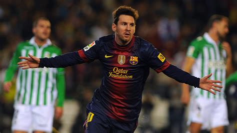 Messi breaks 40-year record with 86th goal of 2012