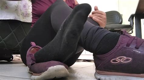 Lenora Sweaty Soles After Gym Youtube