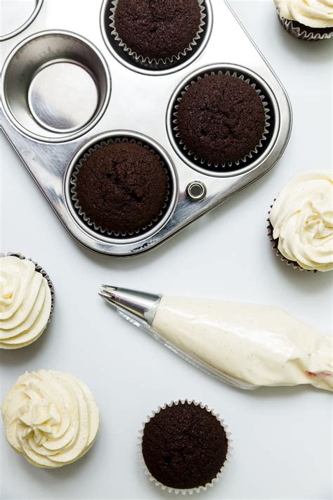 Fluffy Cream Cheese Frosting Cupcake Project