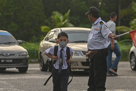 Murid Pakai Pelitup Muka Elak Jangkitan Covid 19 Utusan Malaysia