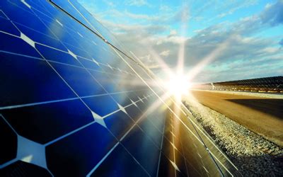 Solar energy) هي أحد مصادر الطاقة المتجددة وأكثرها وِفرةَ توليد الطاقة الشمسية. مشروعات الطاقة الشمسية تبحث عن مستثمرين في «قمة الطاقة ...
