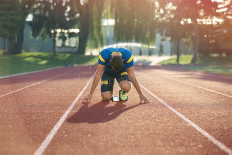 Track Runner In Starting Position On Sunny Morning Stock Image Image Of Marathon Closeup