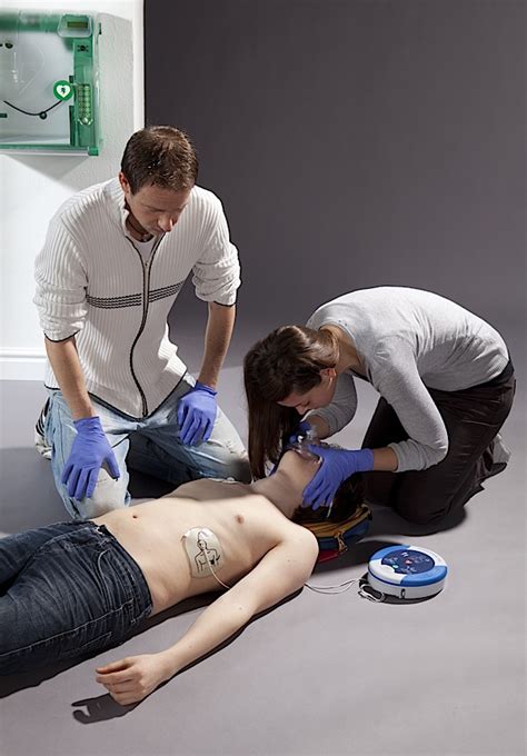 Patients present as pulseless, unresponsive, and apneic. Sudden Cardiac Arrest - What is it? - Defib Shop