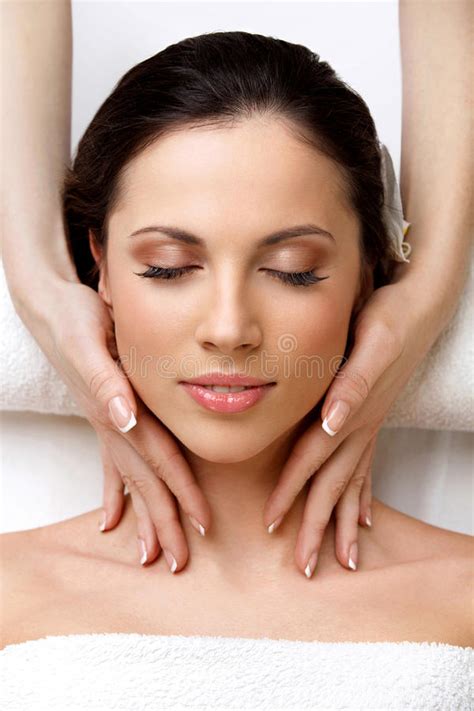 Face Massagel Woman Getting Spa Treatment Stock Image Image Of Luxury Hands 39125177