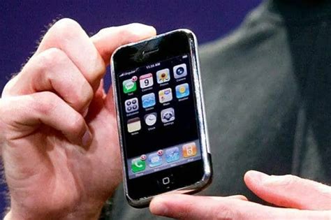 Chiếc Iphone Thế Hệ đầu Tiên được Bán Với Giá Gần 1 Tỷ đồng