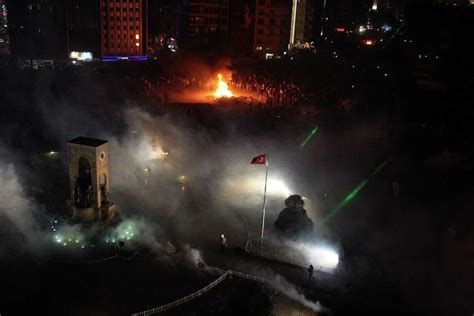 Riots In Istanbul Go Into Night