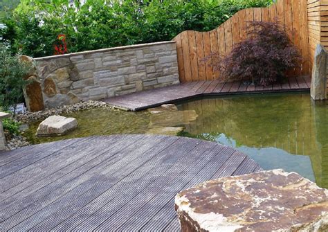 Vor allem für kleine gartenteiche eignen sich vorgefertigte teichbecken sehr gut und dank ihrer robusten bauweise gelten die becken als sehr langlebig. Gartenteich anlegen und gestalten :-) künstlichen Teich bauen