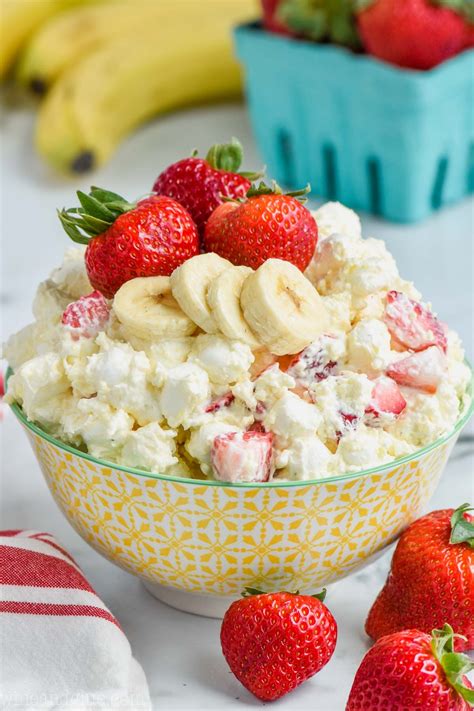 This Strawberry Banana Fluff Salad Is The Perfect Recipe To Bring To A