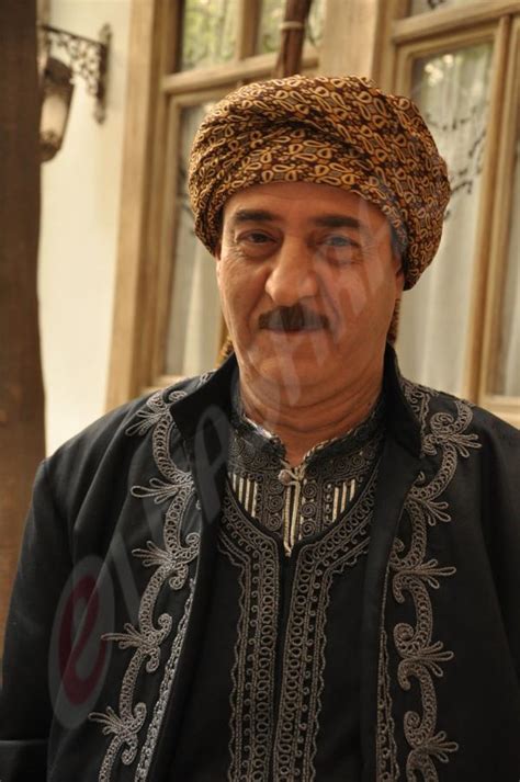 رحيل المخرج حاتم علي خسارة كبيرة لنا جميعاً وترك فراغاً خطيراً. أؤدي شخصية ابو جابر الذي يقترب من الفرنسيين لدعمه في عملية الوصول إلى الزعامة في الحارات الشعبية ...