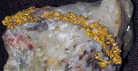 Earthquakes Make Gold Veins In An Instant Rocks And Minerals Gold Veins