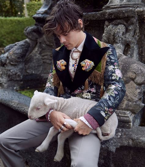 Harry styles.‏подлинная учетная запись @harry_styles 12 дек. Harry Styles Looking Cute AF Rocking Gucci's Latest ...