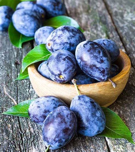 9 Health Benefits Of Plums How To Use Them And Side Effects