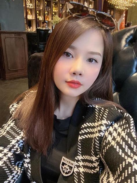 Thành công của phần 1 trở thành động lực để ekip cho ra mắt ở nhà một mình 2 vào năm 1992 cũng oanh tạc phòng vé không kém cạnh. Ngọc Hà lấy chồng sớm nhất Nhật ký Vàng Anh giờ ra sao