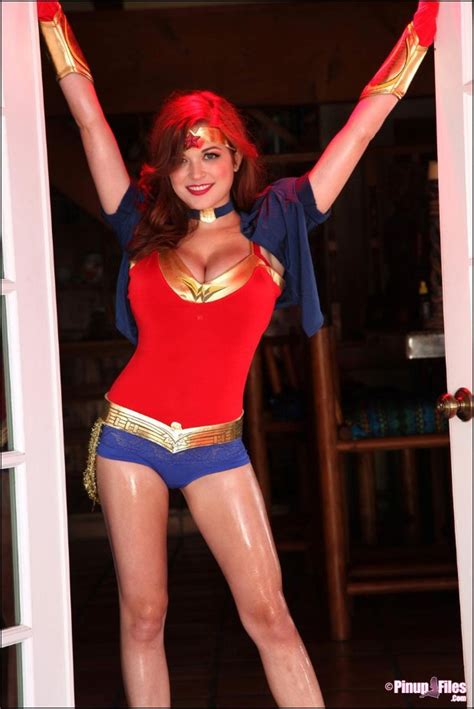 Wonder Woman Tessa Fowler Ropemaster