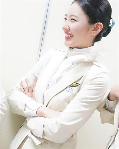 Cabin crew members are ambassadors of their airline and must display professionalism at all times. Korean air flight attendant application