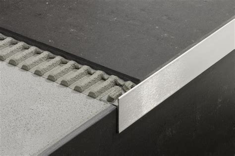 Tranziții între diferite acoperiri de. Schlüter SCHIENE STEP EB 2,5m h=11,0mm EB-SS110EB30
