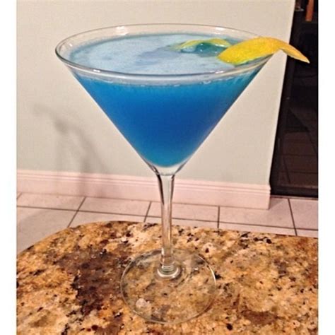 Blue Hawaiian 1 Oz 30ml Vodka 1 Oz 30ml Tipsy Bartender