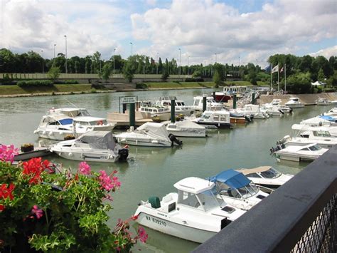 The fort is presently occupied by. Le port de Nogent, Nogent-sur-Marne 94