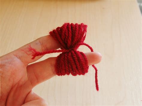 DIY: Cómo hacer un Pompón | Mi primera máquina de coser